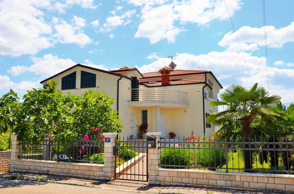 Apartments Sv. Pelegrin Умаг Екстер'єр фото